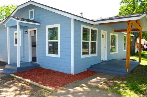 2705 Canton Dr, Fort Worth, TX 76112-6501