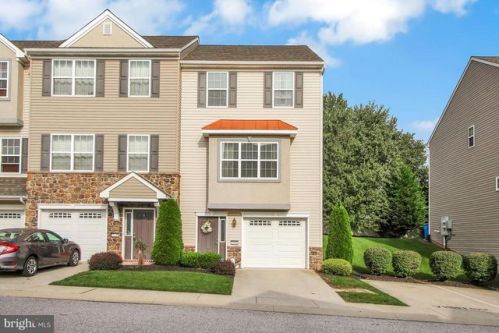 2440 Schultz Way, York, PA 17402-4904
