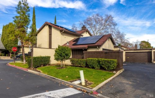 101 Fairoaks Dr, Vacaville CA  95688-5319 exterior