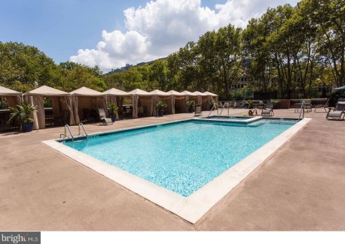 2011 8th St, Philadelphia, PA 19122-1303