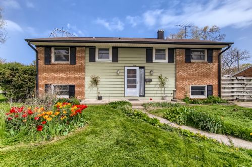 40 Cambridge Ln, Glendale Heights, IL 60139-3009