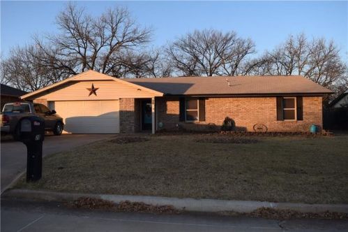 28 Dunloup Rd, Shawnee, OK 74804-3233