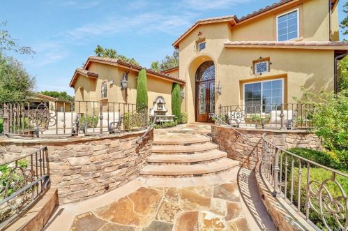 580 Whispering Ridge Ln, Anaheim, CA 92808-1368