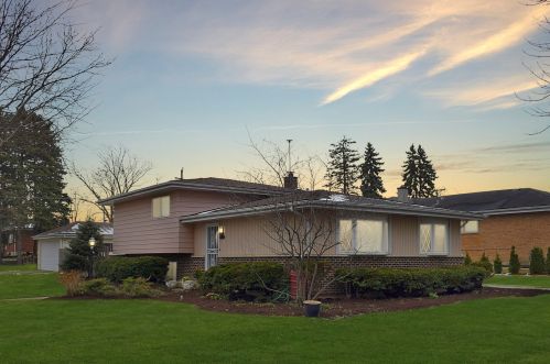 350 North End Ave, Elmhurst, IL 60126-1327