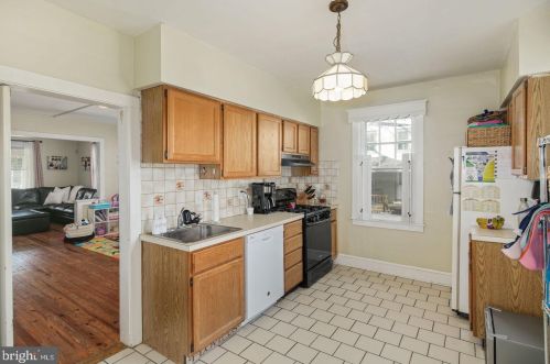 131 Colonial Ave, Haddonfield NJ 08033-1503 exterior