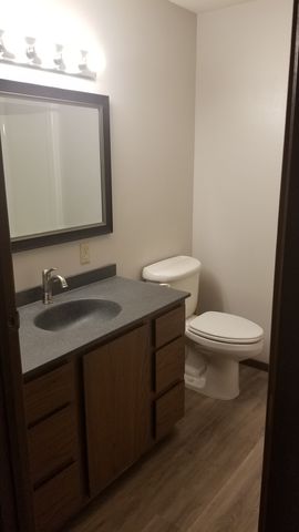 1306 Camelot Ct, Fairmont, MN 56031-4454