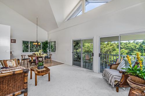 108 Maunalanikai Pl, Honolulu, HI 96816-3954