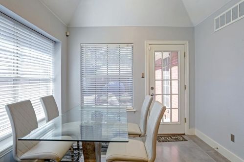 3141 Riverside Dr, Carrollton TX 75007-3732 exterior