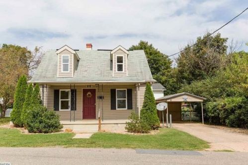 615 Pine St, Staunton, VA 24401-2023