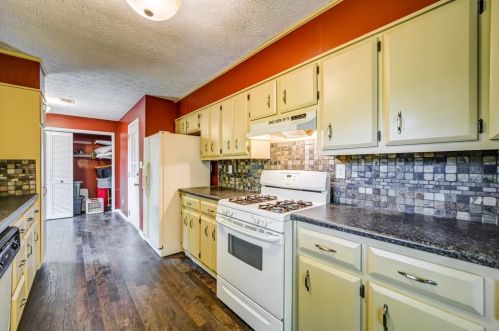 3987 Woodland Cir, Conyers GA  30013-3056 exterior