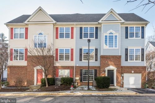 8057 Nicosh Circle Ln, Falls Church, VA 22042-1268