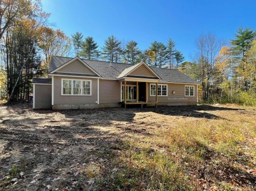 16 Regency Ct, Rochester, NH 03867-2008
