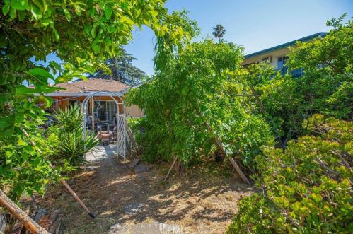 913 Maple St, Glendale CA  91205-1828 exterior