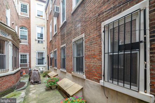1336 Lombard St, Philadelphia PA  19147-1004 exterior