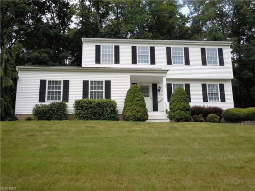 215 Chatham, Aurora OH  44202-7810 exterior