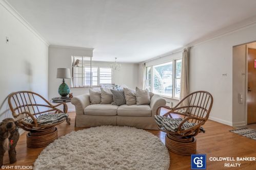 114 Pine St, Mount Prospect, IL 60056-2437
