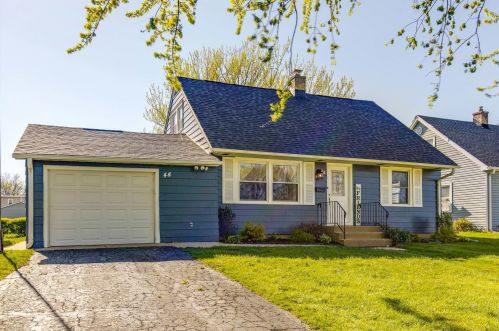 44 Walnut St, Palatine, IL 60067-6040