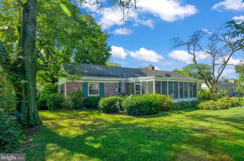 2113 Lyndell Dr, Lancaster PA  17601-5728 exterior