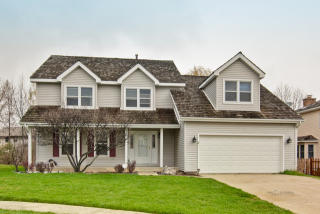 17694 Sandy Ct, Gurnee, IL 60031-4219