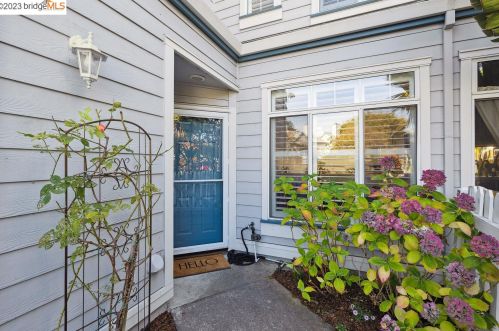 120 Commodore Dr, Richmond, CA 94804-4599