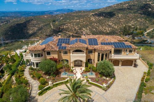 1903 Saxton Ln, El Cajon, CA 92021-3706