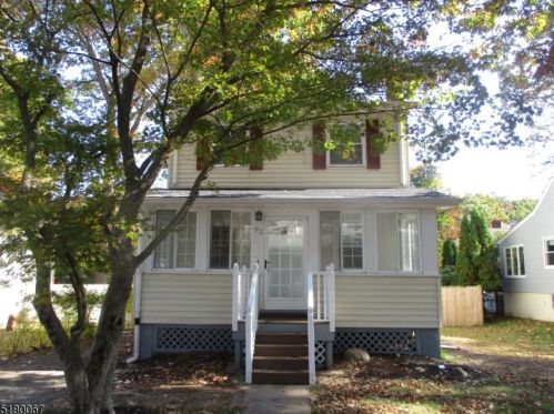 62 Maple Ave, Town Center, NJ 07052-2418