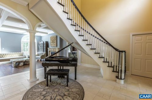 2431 Walnut Ridge Ln, Charlottesville, VA 22911-2201
