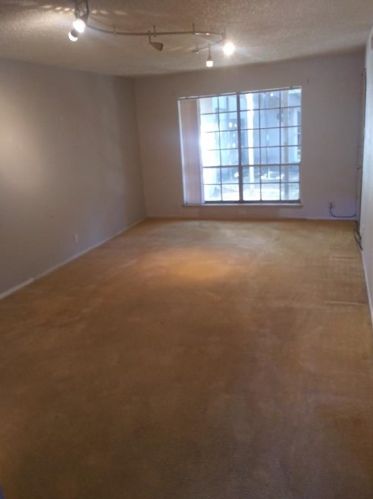 5311 Fleetwood Oaks Ave, Dallas TX  75235-8260 exterior