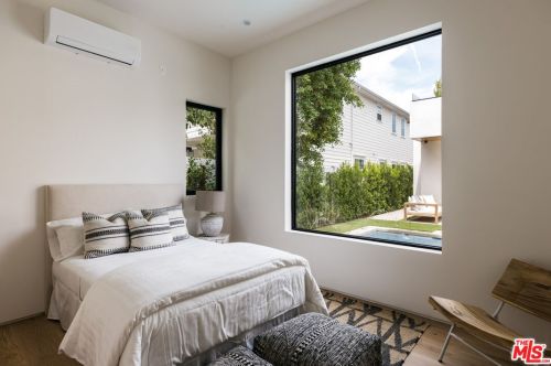 15740 Morrison St, Van Nuys CA  91436-1544 exterior