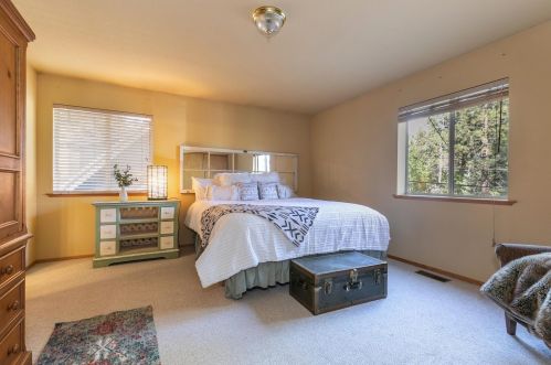 10166 Olympic Blvd, Truckee CA  96161-1708 exterior