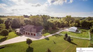 1544 Kameo Dr, Omaha, NE 68122-5000
