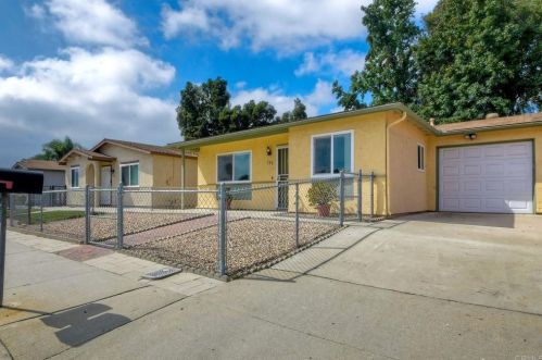 325 Magdalena Dr, Oceanside, CA 92057-6602