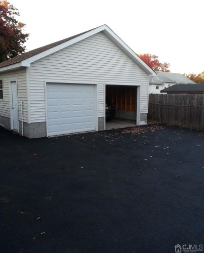 8 Charles St, Edison, NJ 08820-2819