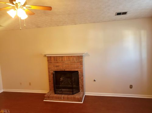 5930 Creekside Dr, Rex GA 30273-1166 exterior