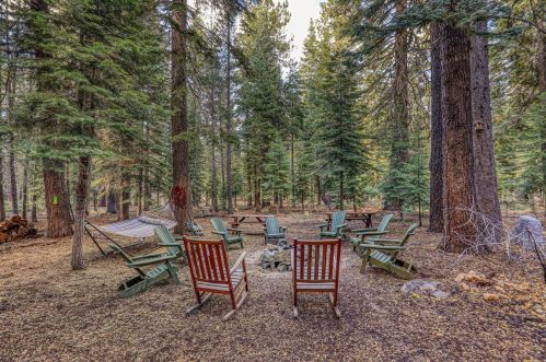 14050 Copenhagen Dr, Truckee CA  96161-6627 exterior