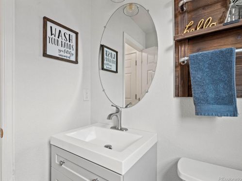 4825 Eaton Park Way, Aurora CO  80016-5831 exterior