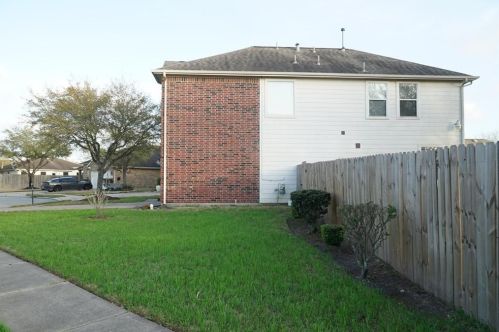 2111 Alpine Brook Ct, Fresno, TX 77545-7086