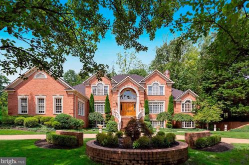 1102 Mill Rdg, Mc Lean, VA 22102-2157