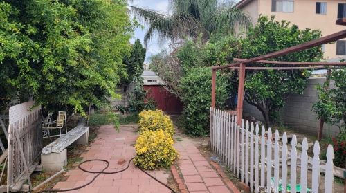 13214 Roselle Ave, Hawthorne CA  90250-6120 exterior