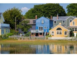 18 Walden St, Portsmouth, NH 03801-5231