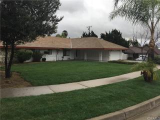 2485 Vanda Ln, Highland, CA 92346-2292