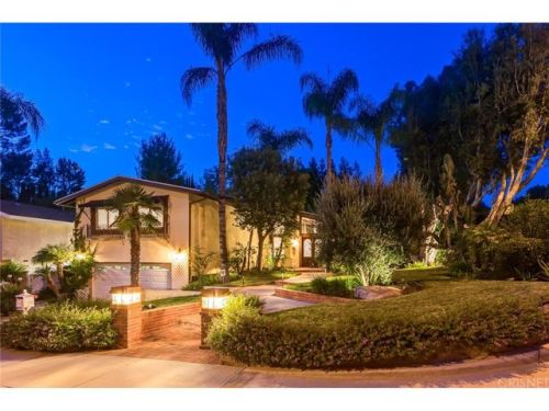 22811 Sparrowdell Dr, Calabasas, CA 91302-1820