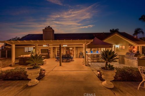 1678 Southport Dr, Riverside CA  92506-5449 exterior