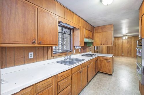 558 Larchmont Dr, Atlanta GA  30318-7112 exterior