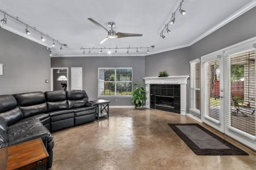 2311 Norwich Dr, Carrollton TX 75006-2632 exterior