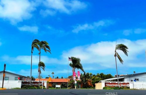 20701 Beach Blvd, Huntington Beach CA  92648-4908 exterior