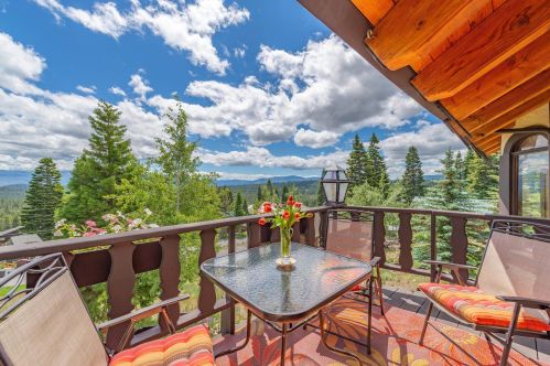 13308 Ski Slope Way, Truckee CA  96161-7005 exterior