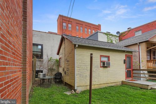 216 Carlisle St, Hanover PA 17331-2448 exterior