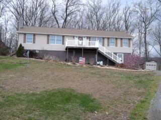 2033 Apple Harvest Dr, Hedgesville, WV 25427-6601