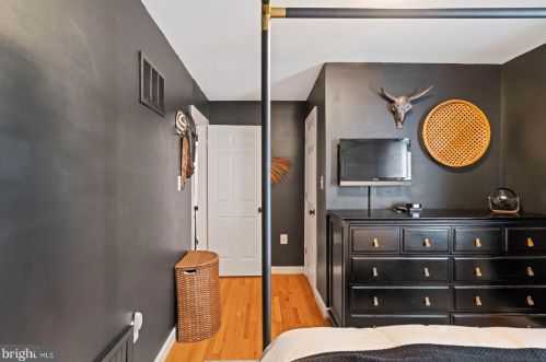 6431 Franconia Ct, Springfield VA  22150-1204 exterior